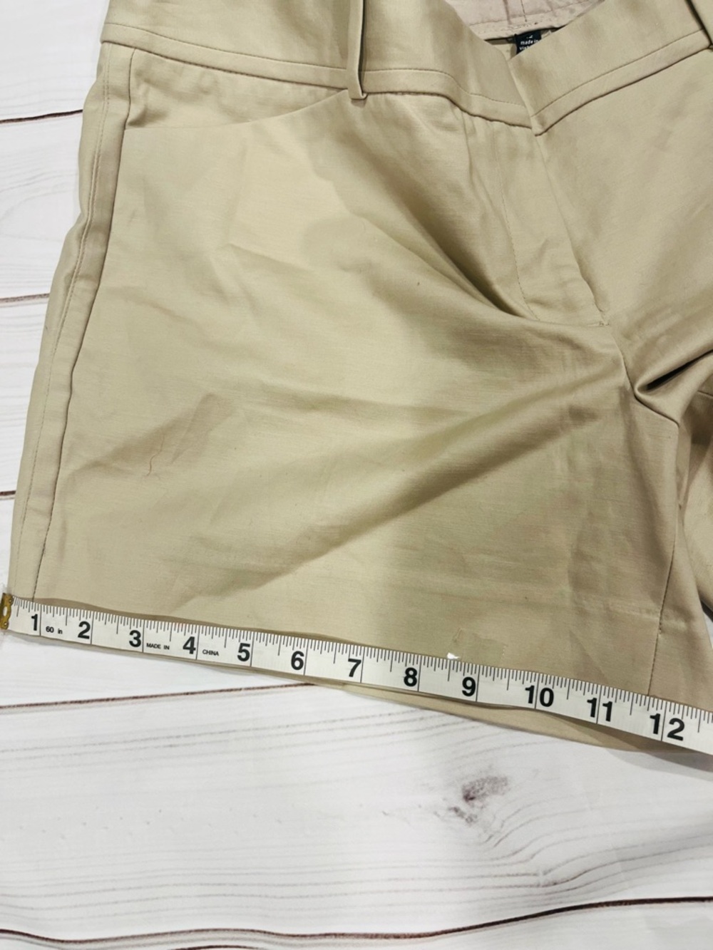The Limited Khaki Lightweight Bermuda Shorts Sz 12 - Picture 9 of 9